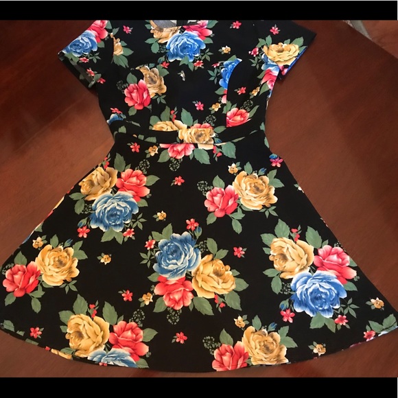 Forever 21 Floral Print Dress - Picture 2 of 6